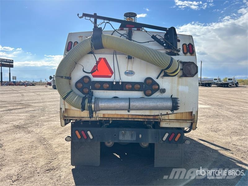 Freightliner M2 106 Pometalni stroji