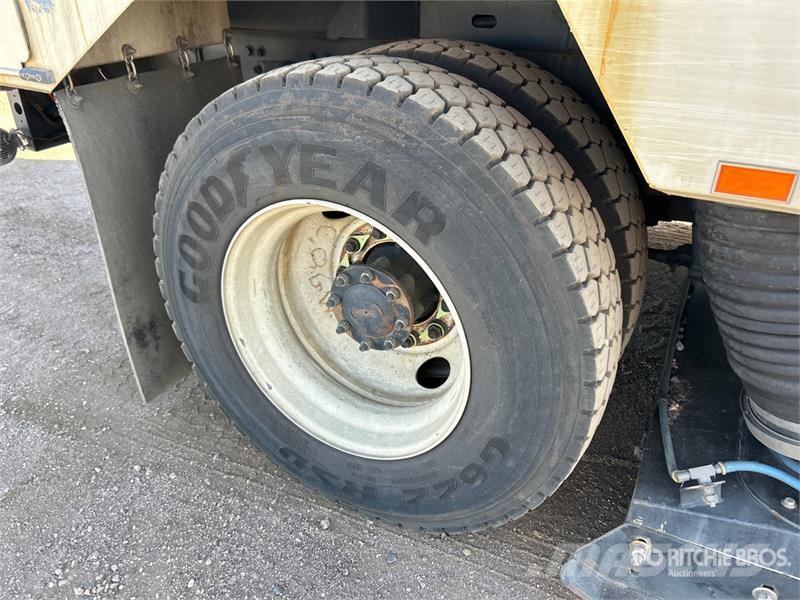 Freightliner M2 106 Pometalni stroji