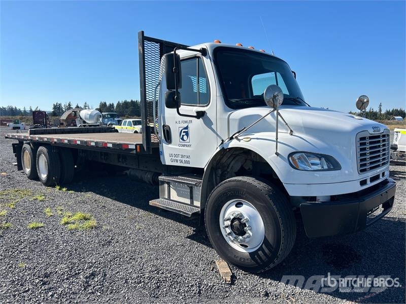 Freightliner M2 106 Tovornjaki s kesonom/platojem