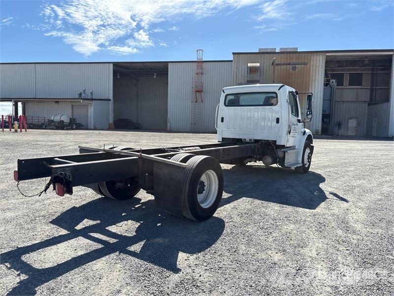 Freightliner M2 106 キャビン及び内装