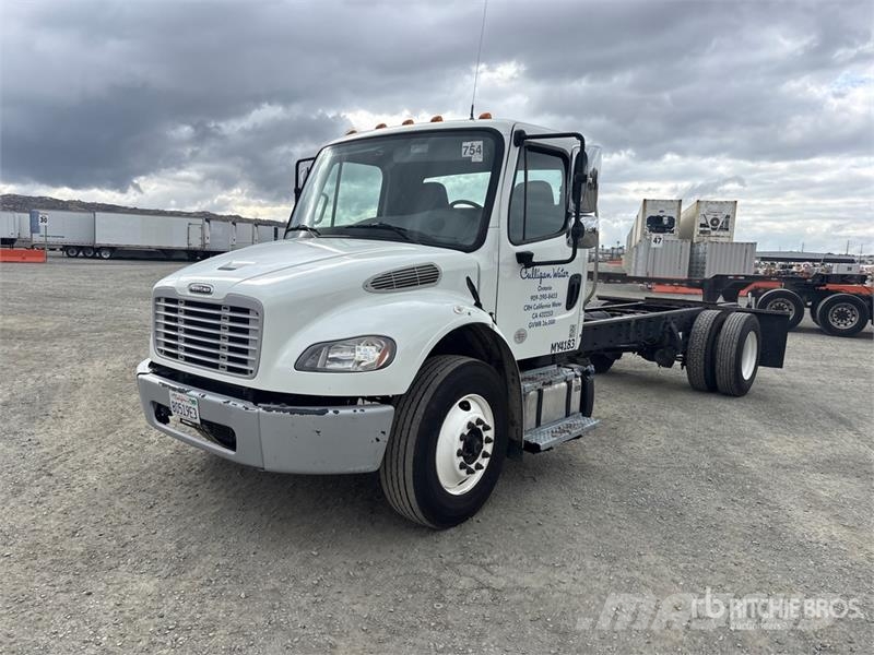 Freightliner M2 106 Cabins and interior
