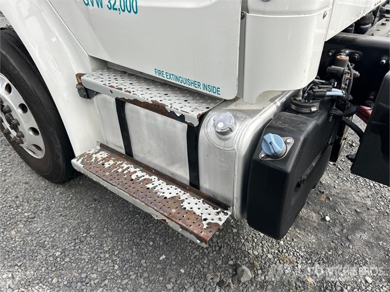 Freightliner M2 106 Cabins and interior