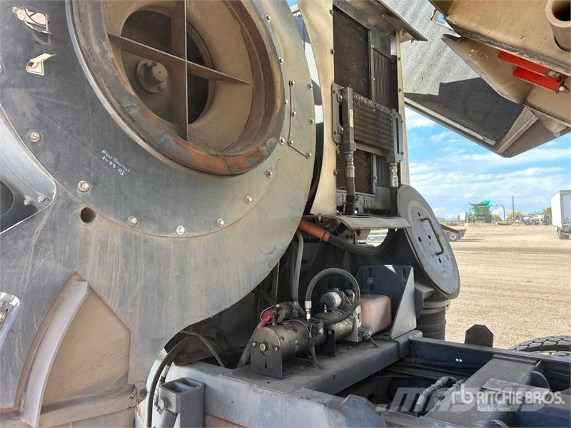 Freightliner M2 106 Pometalni stroji