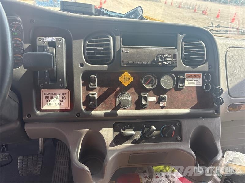 Freightliner M2 106 Camion Fourgon