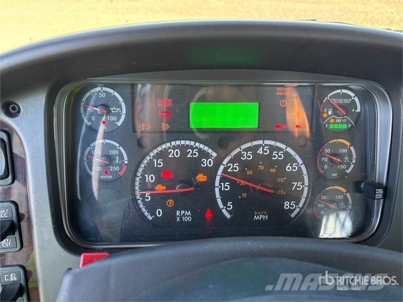 Freightliner M2 106 Kamioni sa otvorenim sandukom
