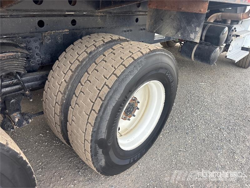 Freightliner M2 106 شاحنات قلابة