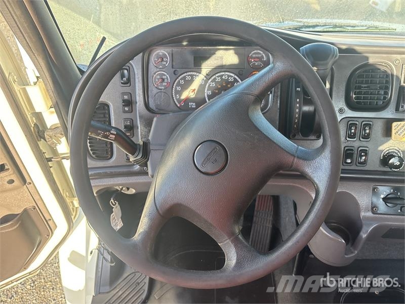 Freightliner M2 106 Cabinas