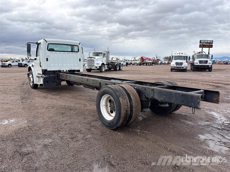 Freightliner M2 106 Kabine i unutrašnjost