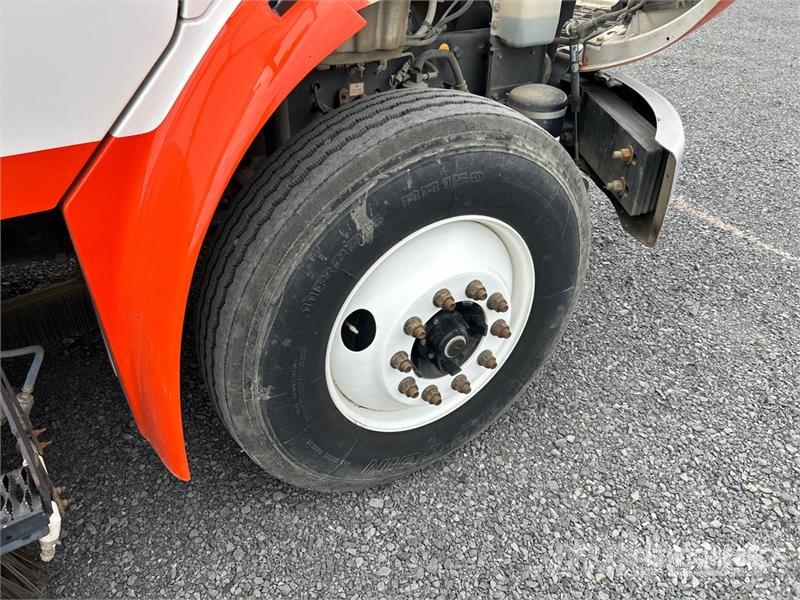 Freightliner M2 106 Camion balayeur