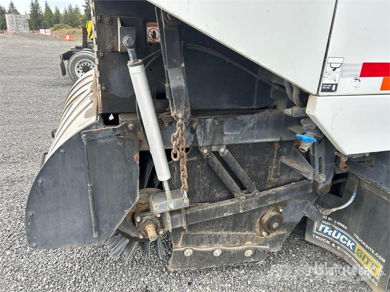 Freightliner M2 106 Camion balayeur