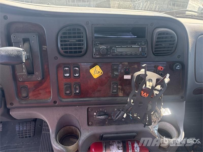 Freightliner M2 106 Camiones plataforma