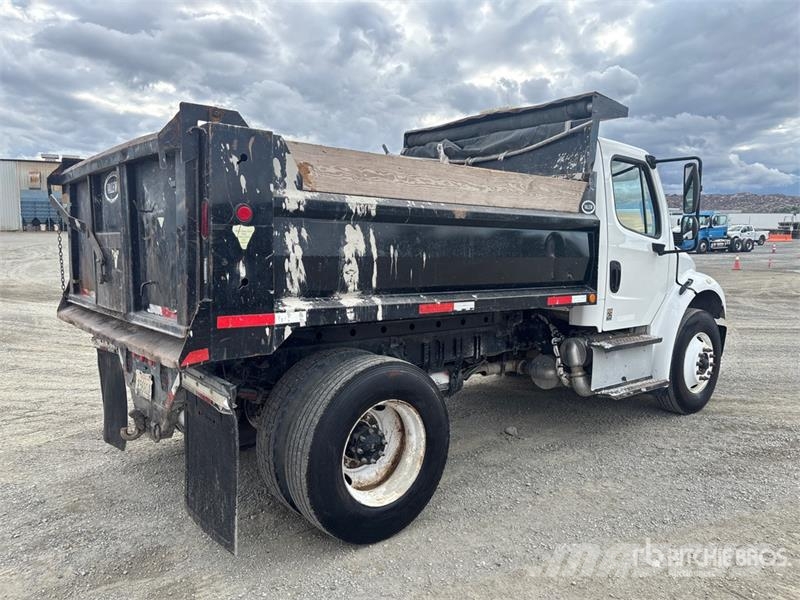Freightliner M2 106 شاحنات قلابة