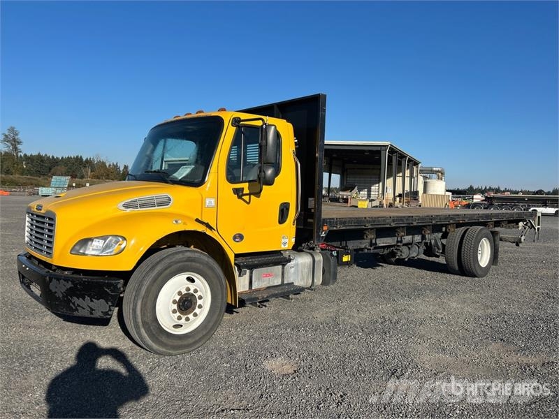 Freightliner M2 106 Camiones de cama baja