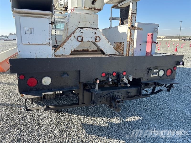Freightliner M2 106 Nostolava-autot