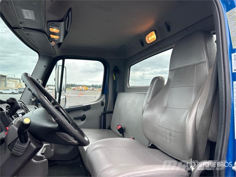 Freightliner M2 106 Kabíny a interiér