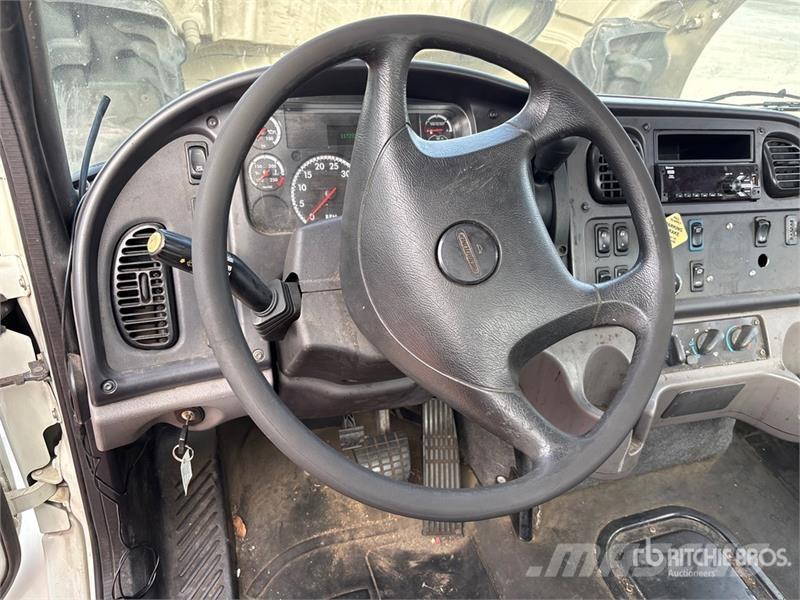 Freightliner M2 106 캐빈 및 인테리어