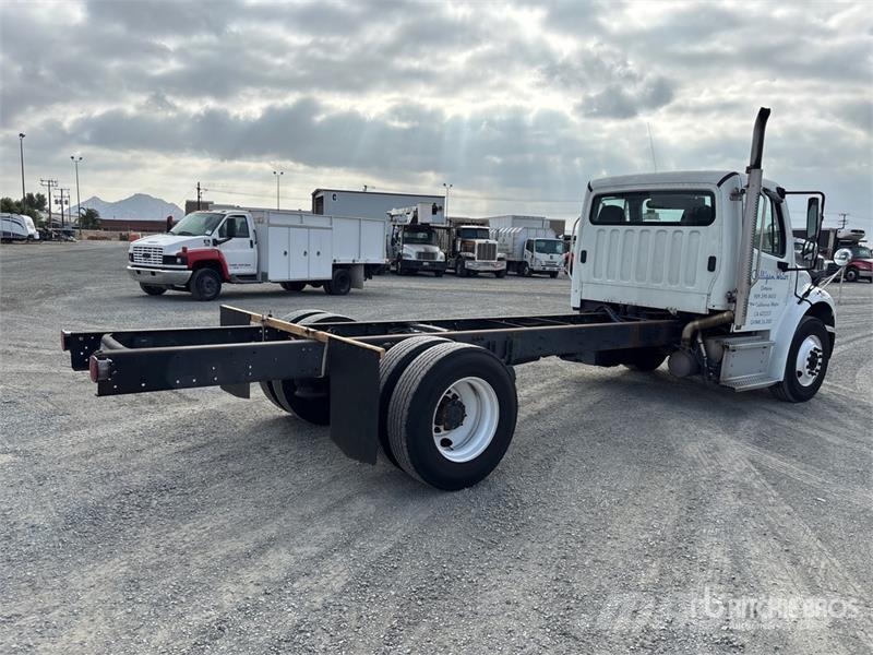 Freightliner M2 106 캐빈 및 인테리어