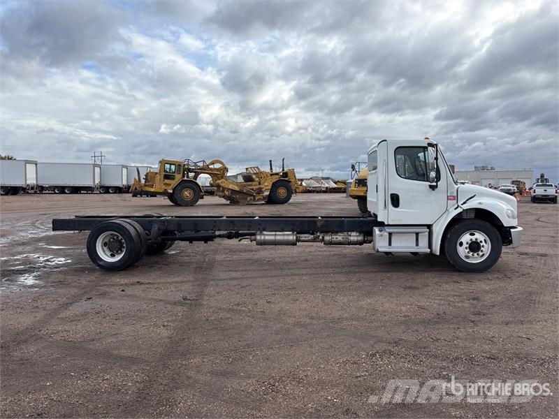 Freightliner M2 106 Kabine i unutrašnjost