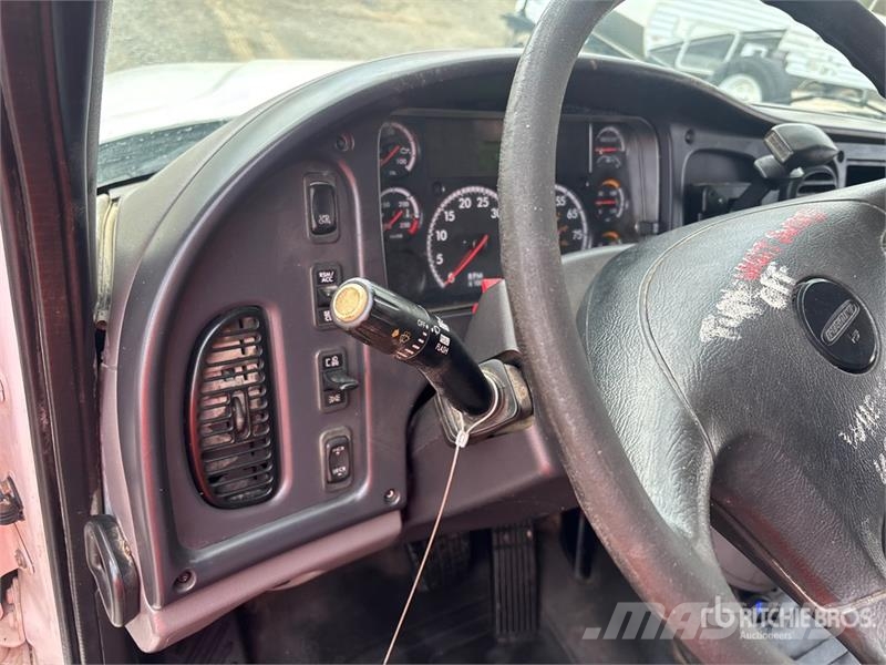 Freightliner M2 106 شاحنات قلابة