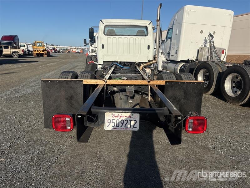Freightliner M2 106 Cabinas
