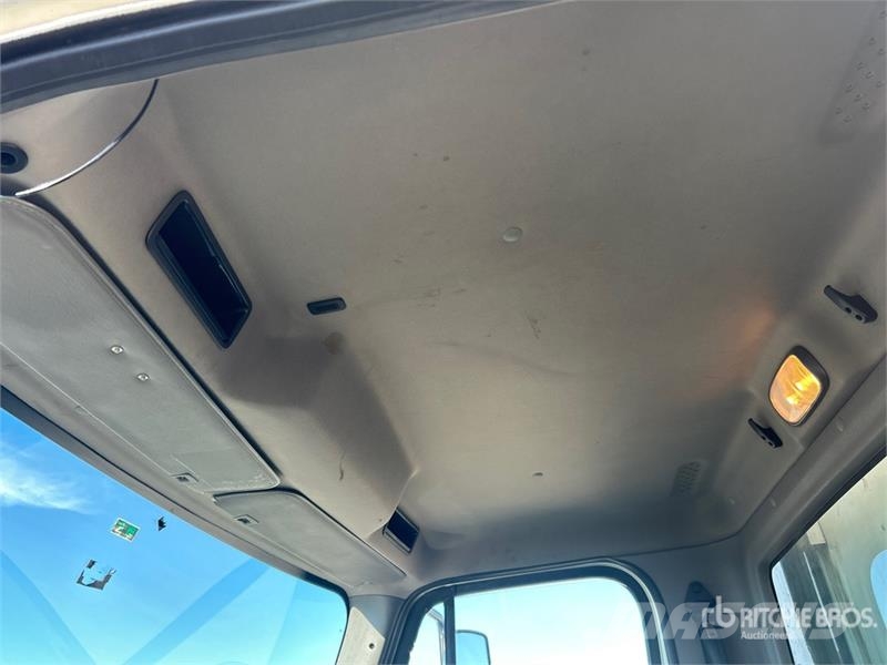 Freightliner M2 106 Camiões caixa temperatura controlada
