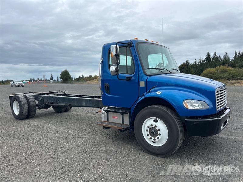 Freightliner M2 106 Kabíny a interiér