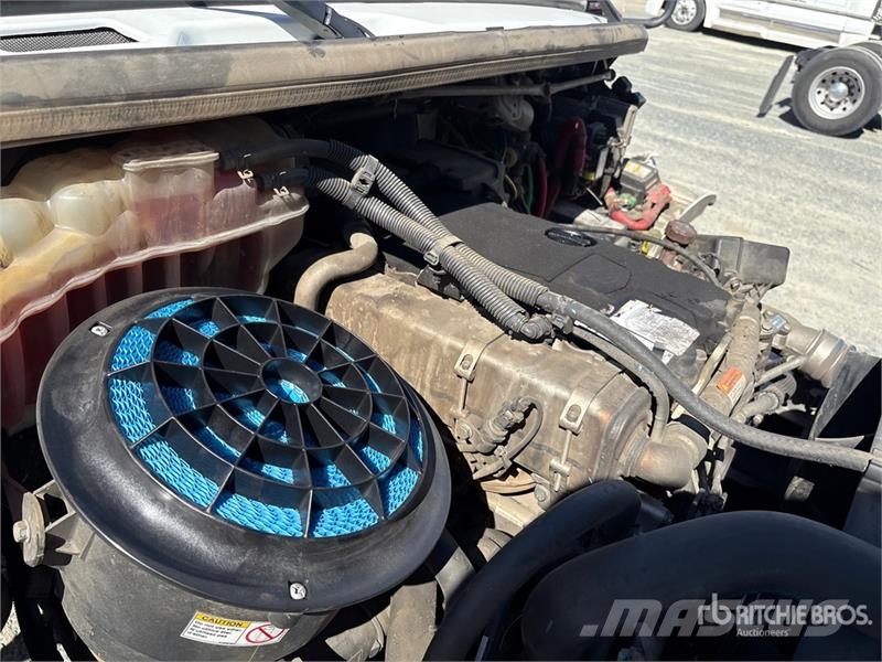 Freightliner M2 106 キャビン及び内装