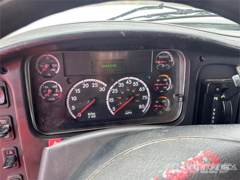 Freightliner M2 106 شاحنات قلابة