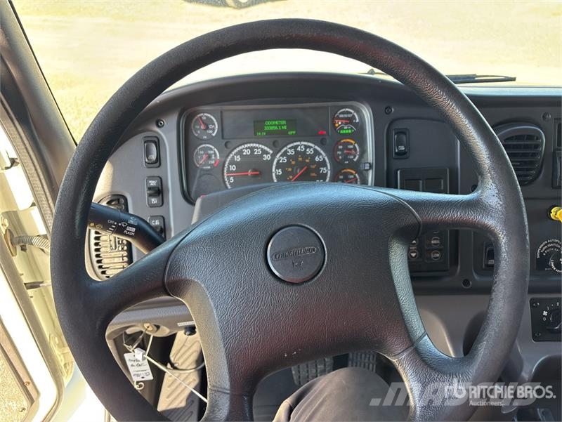 Freightliner M2 106 Isotermos y frigoríficos