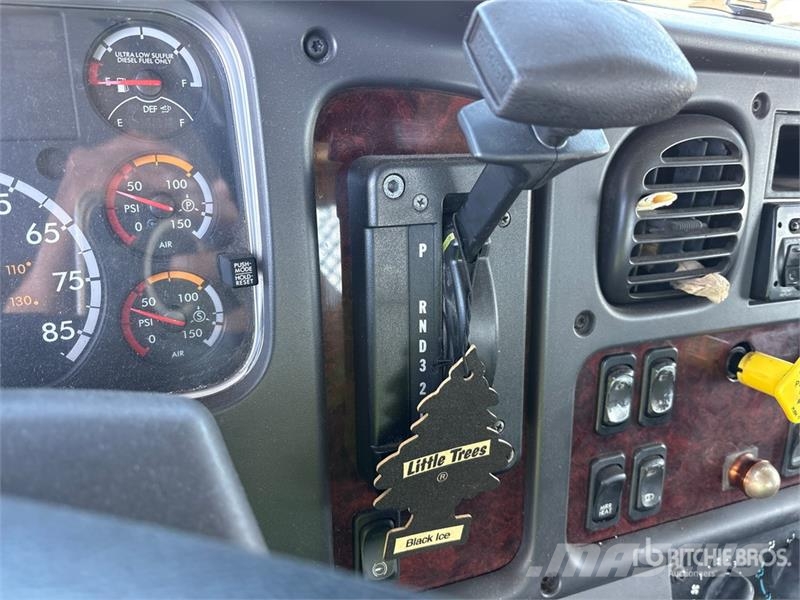 Freightliner M2 106 Kamioni sa otvorenim sandukom