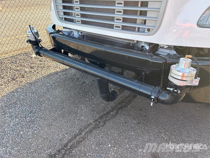 Freightliner M2 106 2000 gal 4x2 Water Truck 급수차