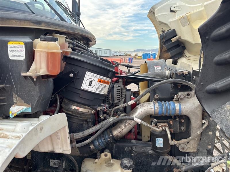 Freightliner M2 106 2000 gal 4x2 Water Truck Autocisterne