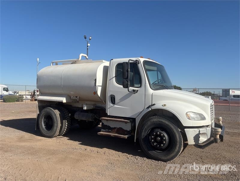 Freightliner M2 106 2000 gal 4x2 Water Truck صهاريج مياه