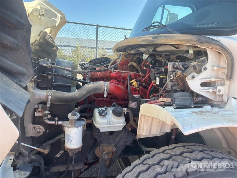 Freightliner M2 106 2000 gal 4x2 Water Truck صهاريج مياه