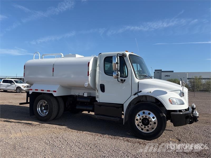 Freightliner M2 106 2000 gal 4x2 Water Truck 급수차
