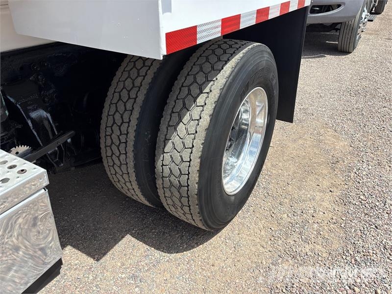 Freightliner M2 106 2000 gal 4x2 Water Truck Water tankwagens
