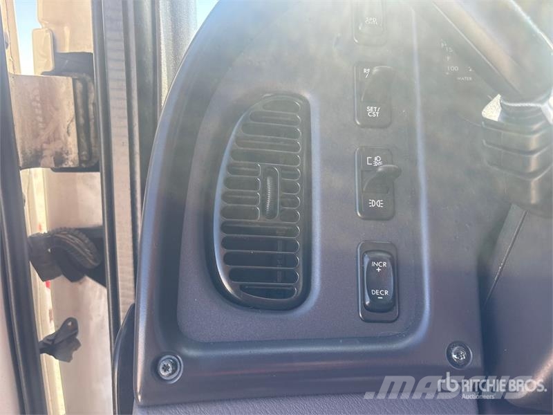 Freightliner M2 106 2000 gal 4x2 Water Truck Tovornjaki za vodo