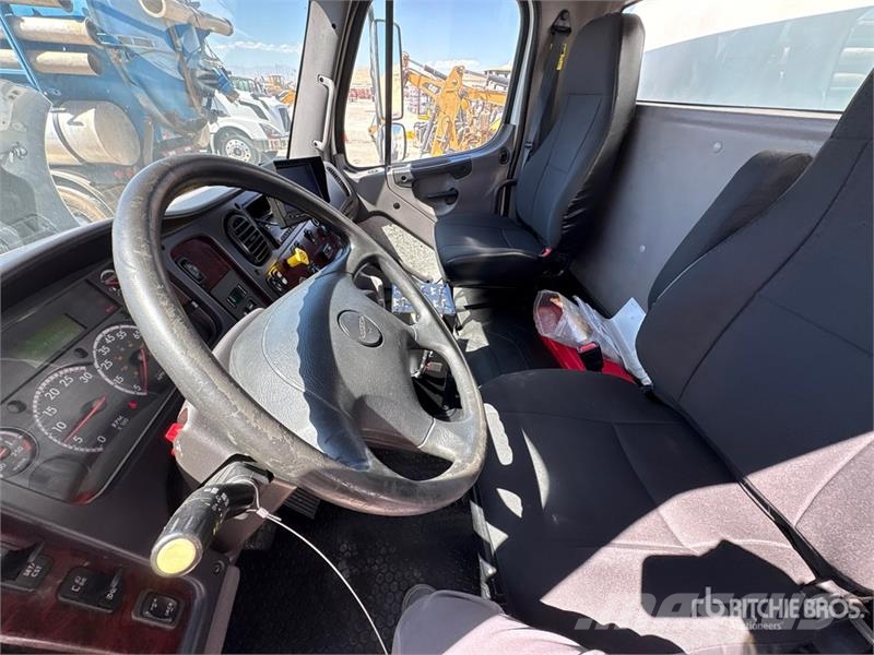 Freightliner M2 106 2000 gal 6x4 Water Truck Tovornjaki za vodo