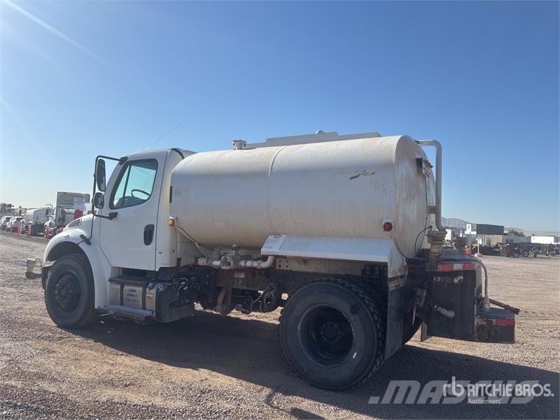 Freightliner M2 106 2000 gal 4x2 Water Truck صهاريج مياه