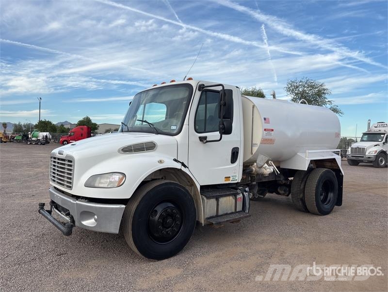 Freightliner M2 106 2000 gal 4x2 Water Truck Autocisterne