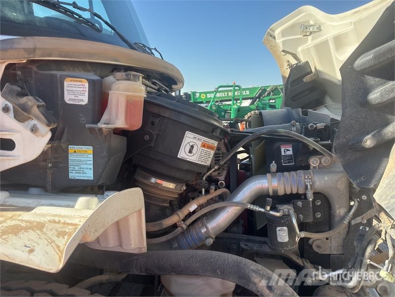 Freightliner M2 106 2000 gal 4x2 Water Truck صهاريج مياه