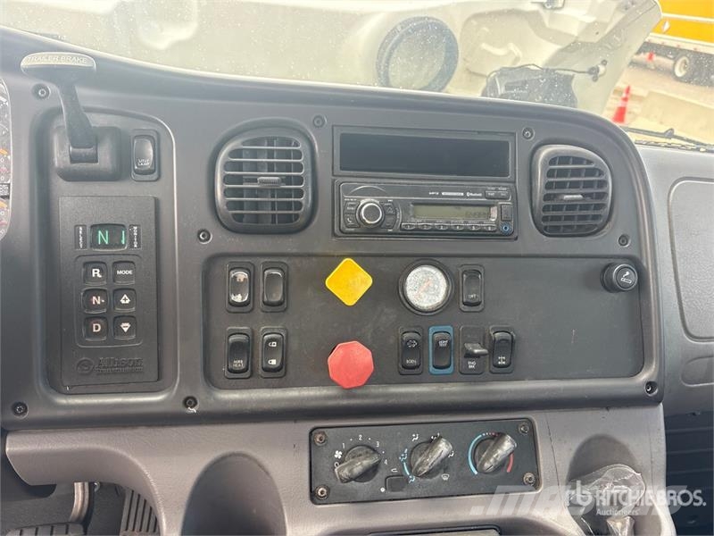 Freightliner M2 106 2000 gal 4x2 Water Truck Tovornjaki za vodo