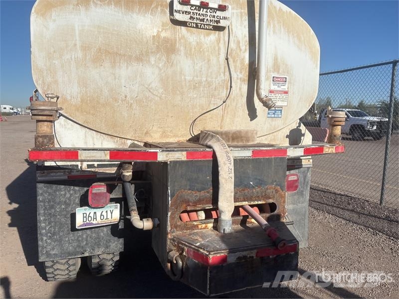 Freightliner M2 106 2000 gal 4x2 Water Truck صهاريج مياه
