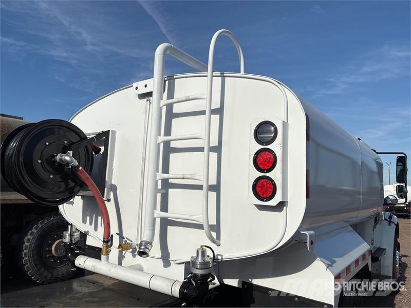 Freightliner M2 106 2000 gal 4x2 Water Truck 급수차