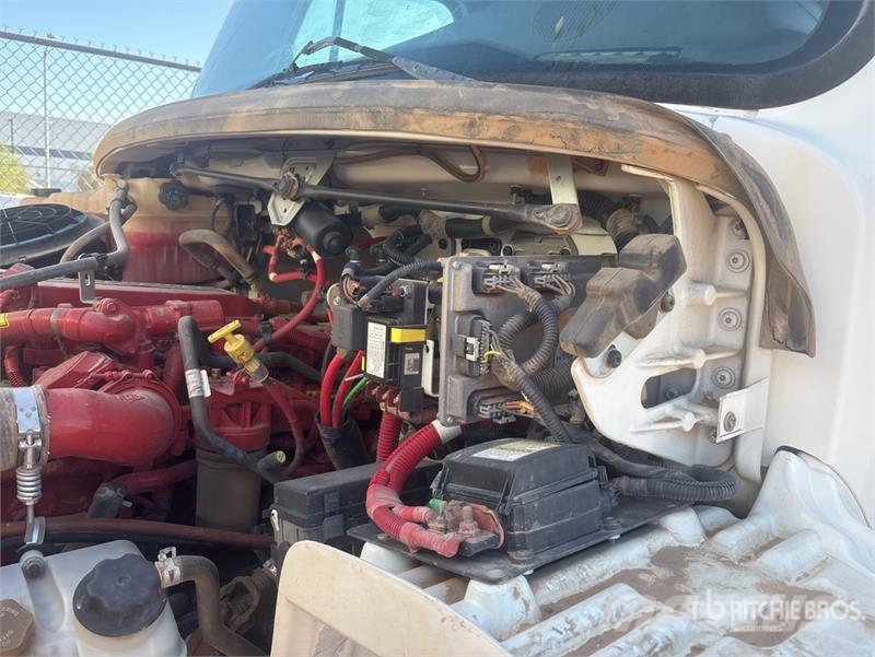 Freightliner M2 106 2000 gal 4x2 Water Truck صهاريج مياه