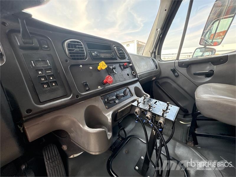 Freightliner M2 106 2000 gal 4x2 Water Truck Water tankwagens
