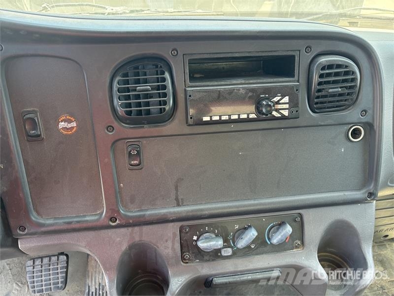 Freightliner M2 106 2000 gal 4x2 Water Truck صهاريج مياه