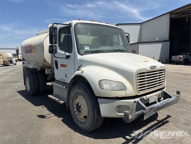 Freightliner M2 106 2000 gal 4x2 Water Truck Camiones cisterna