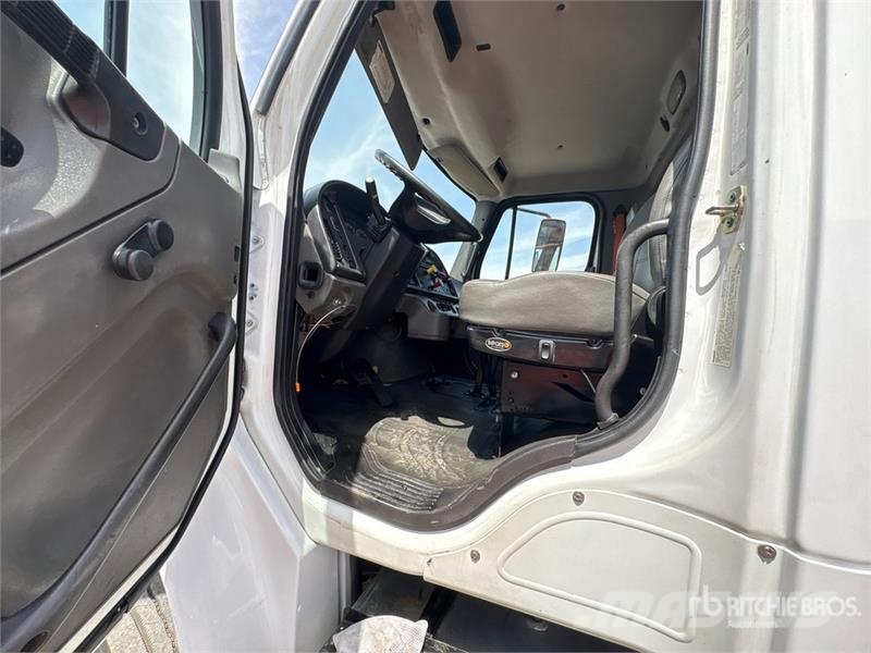 Freightliner M2 106 2000 gal 4x2 Water Truck Water tankwagens