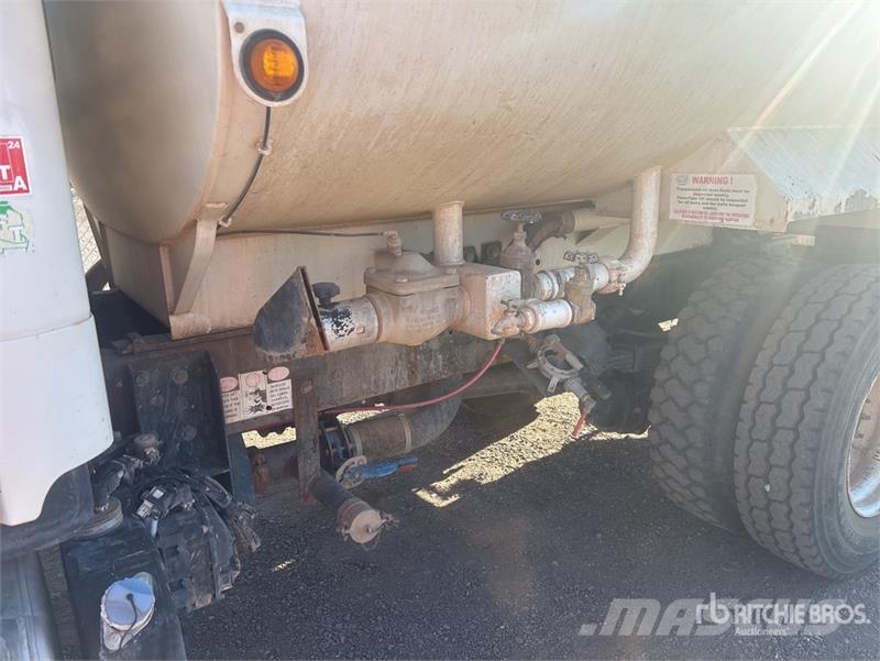 Freightliner M2 106 2000 gal 4x2 Water Truck صهاريج مياه